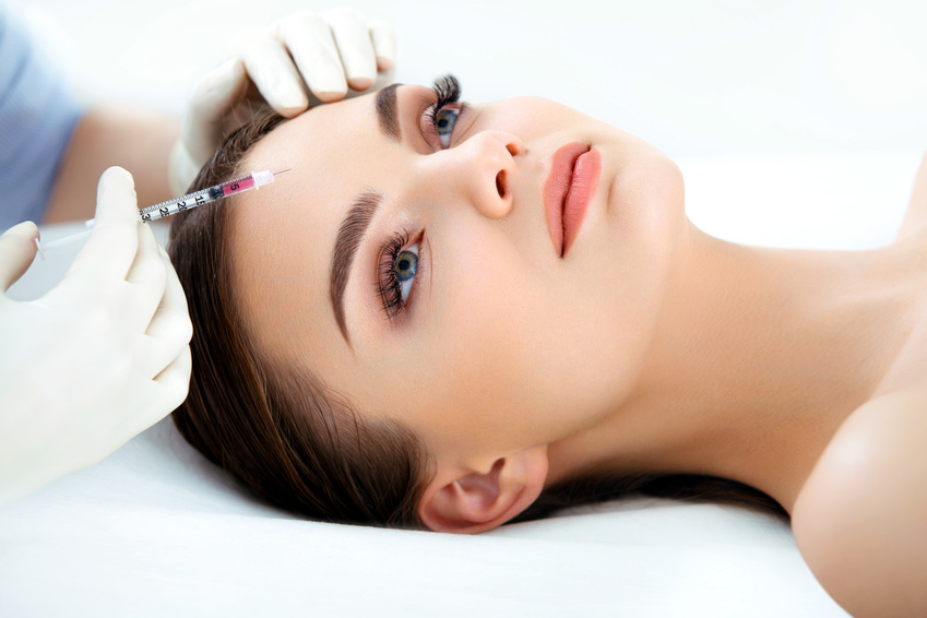 Beautiful woman gets injections. Cosmetology. Beauty Face | Foto: puhhha/ Fotolia